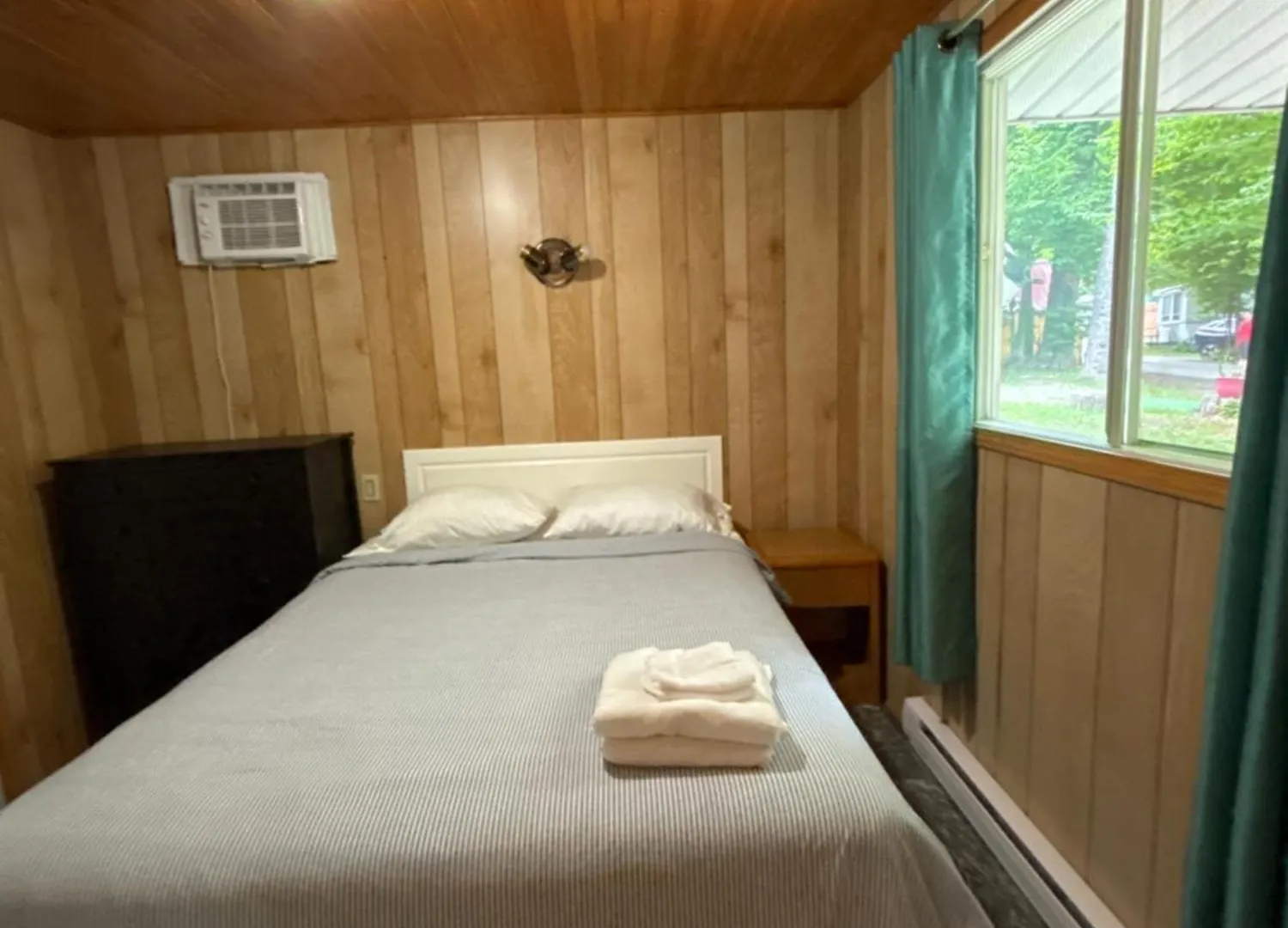 Camping Chalets Lac St-Augustin Quebec City Canada
