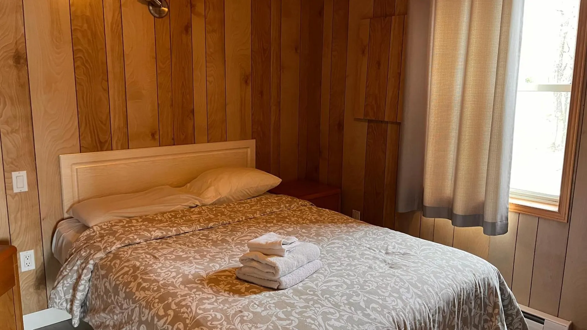 Camping Chalets Lac St-Augustin Quebec City Canada